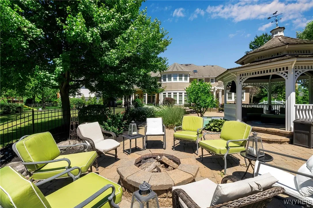 55 Contessa Court, Amherst, New York 14221, Amherst, New York 14221, 6 Bedrooms Bedrooms, 13 Rooms Rooms,4 BathroomsBathrooms,Residential,For Sale,55 Contessa Court, Amherst, New York 14221,B1633717
