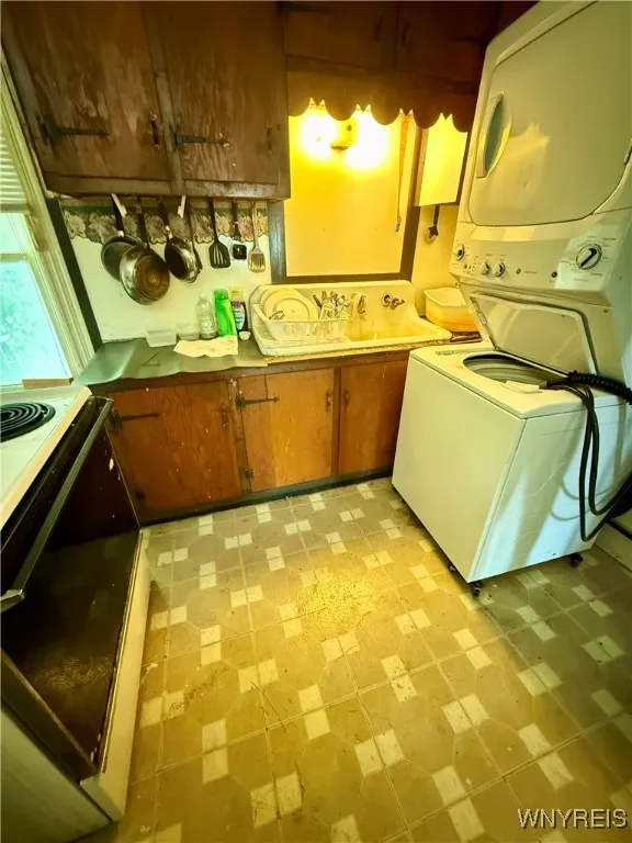 213 Washington Ave, Batavia City, New York 14020, Batavia City, New York 14020, 6 Bedrooms Bedrooms, ,2 BathroomsBathrooms,Residential,Closed,213 Washington Ave, Batavia City, New York 14020,0,B1633532