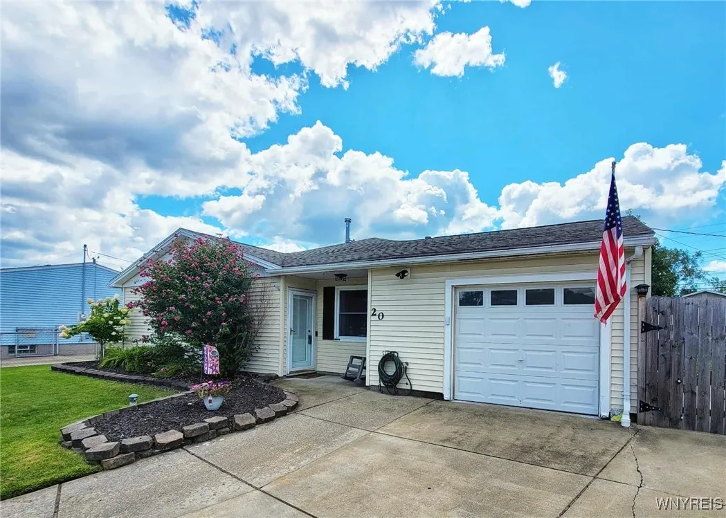 20 Susan Drive, Cheektowaga, New York 14043, Cheektowaga, New York 14043, 3 Bedrooms Bedrooms, 6 Rooms Rooms,1 BathroomBathrooms,Residential,For Sale,20 Susan Drive, Cheektowaga, New York 14043,0,B1633703