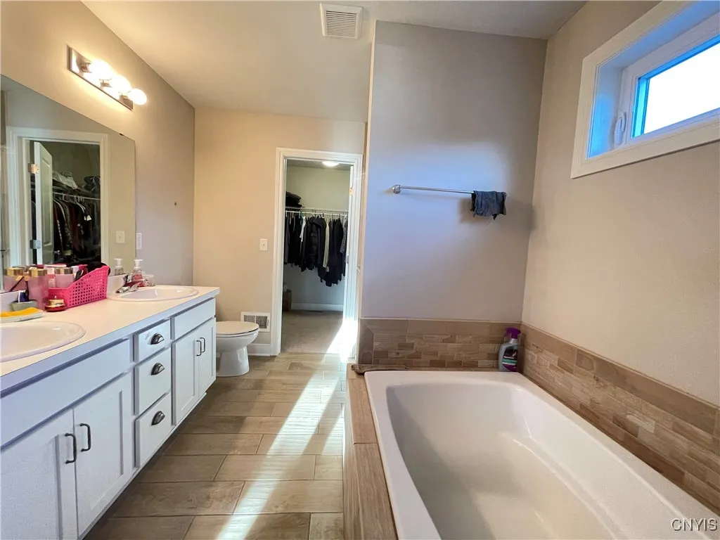 4481 Southwood Heights Drive, Onondaga, New York 1, Onondaga, New York 13078, 4 Bedrooms Bedrooms, 9 Rooms Rooms,2 BathroomsBathrooms,Residential Lease,For Rent,4481 Southwood Heights Drive, Onondaga, New York 1,S1633931