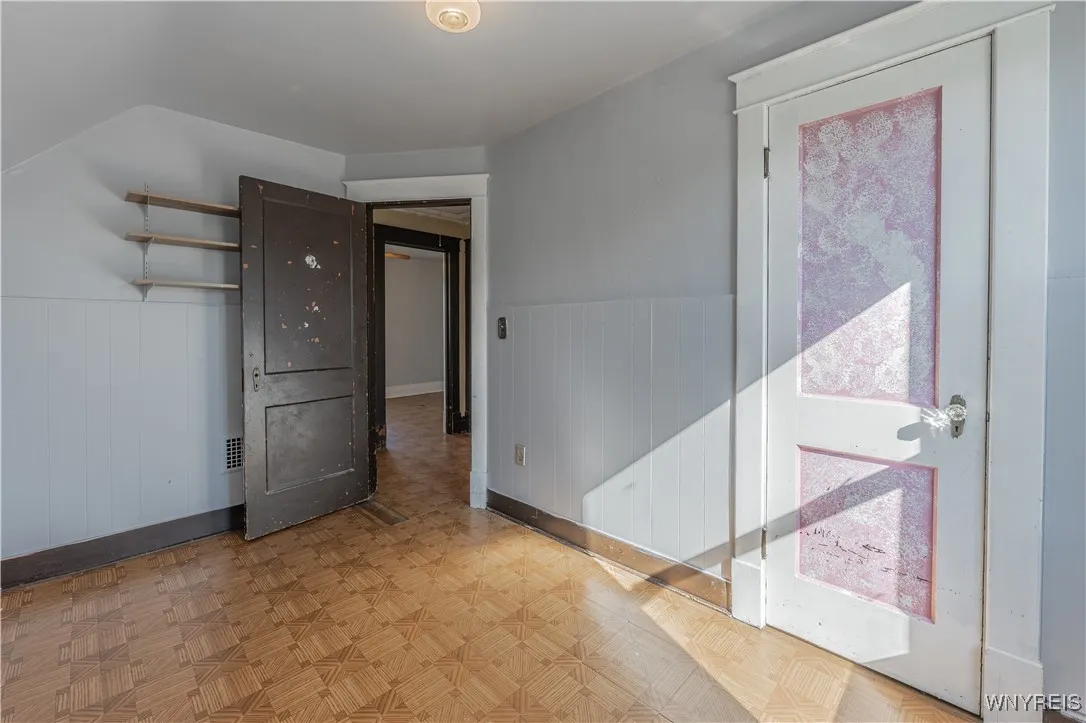 545 29th Street, Niagara Falls, New York 14301, Niagara Falls, New York 14301, 4 Bedrooms Bedrooms, 8 Rooms Rooms,2 BathroomsBathrooms,Residential,For Sale,545 29th Street, Niagara Falls, New York 14301,B1633708