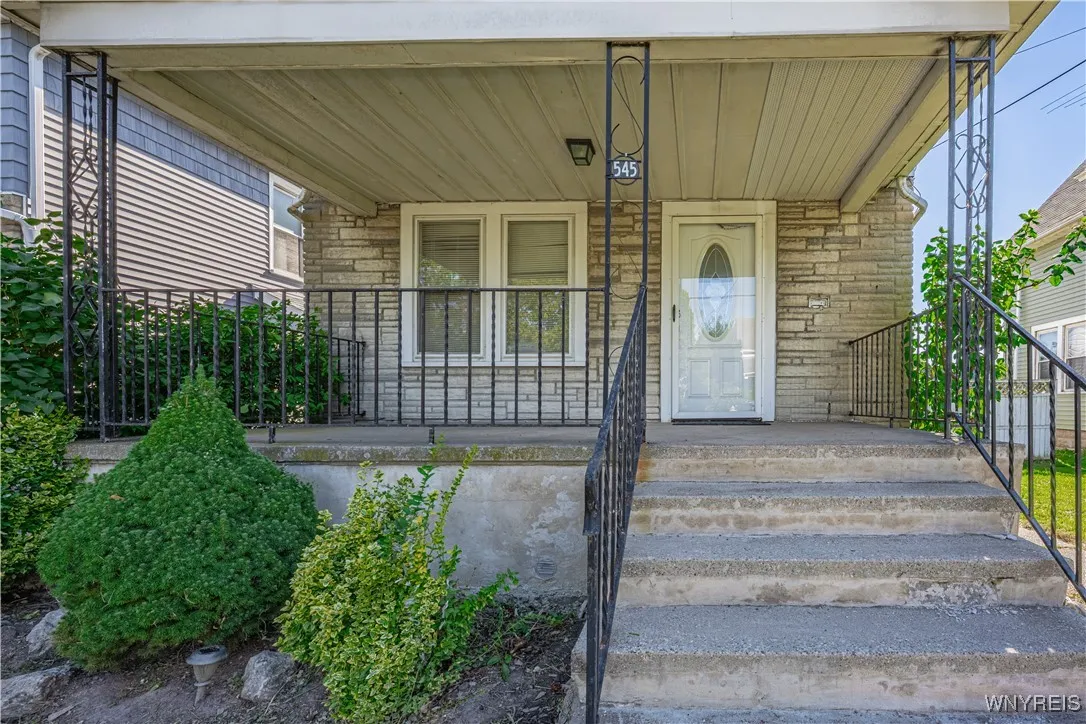 545 29th Street, Niagara Falls, New York 14301, Niagara Falls, New York 14301, 4 Bedrooms Bedrooms, 8 Rooms Rooms,2 BathroomsBathrooms,Residential,For Sale,545 29th Street, Niagara Falls, New York 14301,B1633708