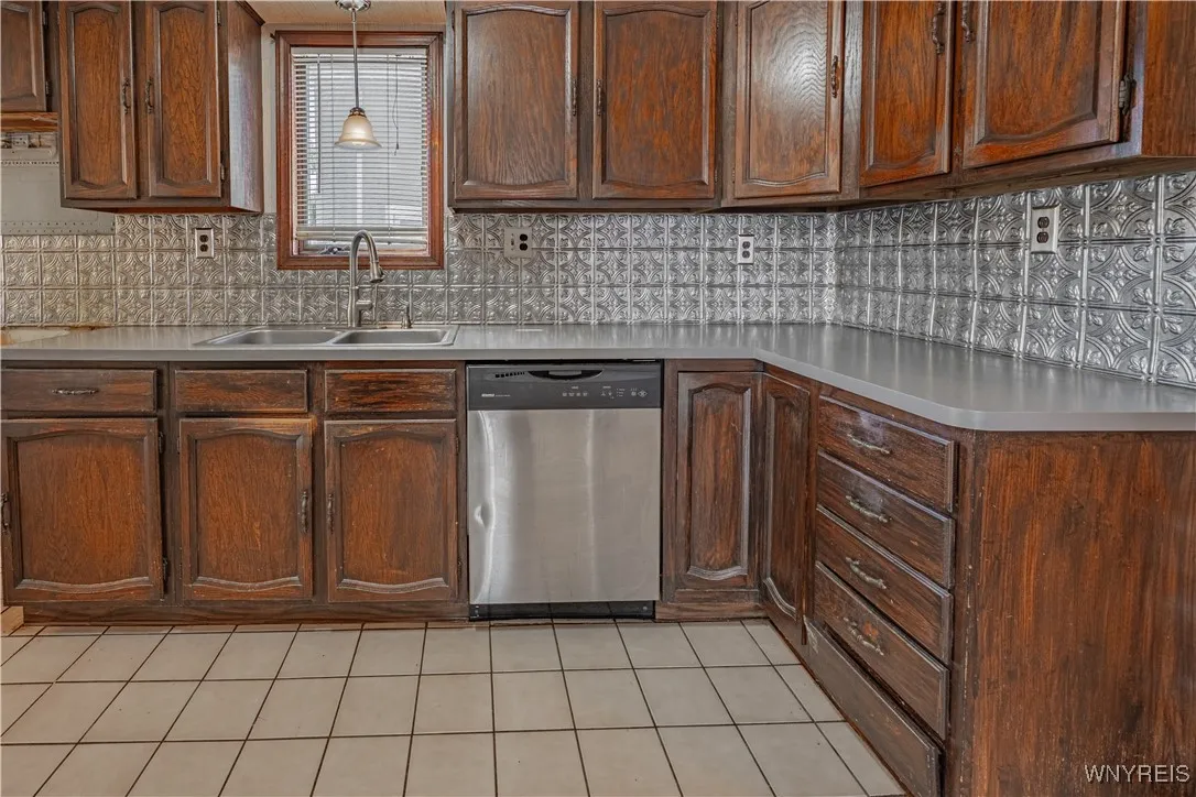 545 29th Street, Niagara Falls, New York 14301, Niagara Falls, New York 14301, 4 Bedrooms Bedrooms, 8 Rooms Rooms,2 BathroomsBathrooms,Residential,For Sale,545 29th Street, Niagara Falls, New York 14301,B1633708