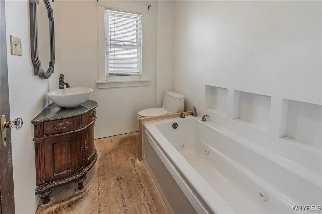 545 29th Street, Niagara Falls, New York 14301, Niagara Falls, New York 14301, 4 Bedrooms Bedrooms, 8 Rooms Rooms,2 BathroomsBathrooms,Residential,For Sale,545 29th Street, Niagara Falls, New York 14301,B1633708