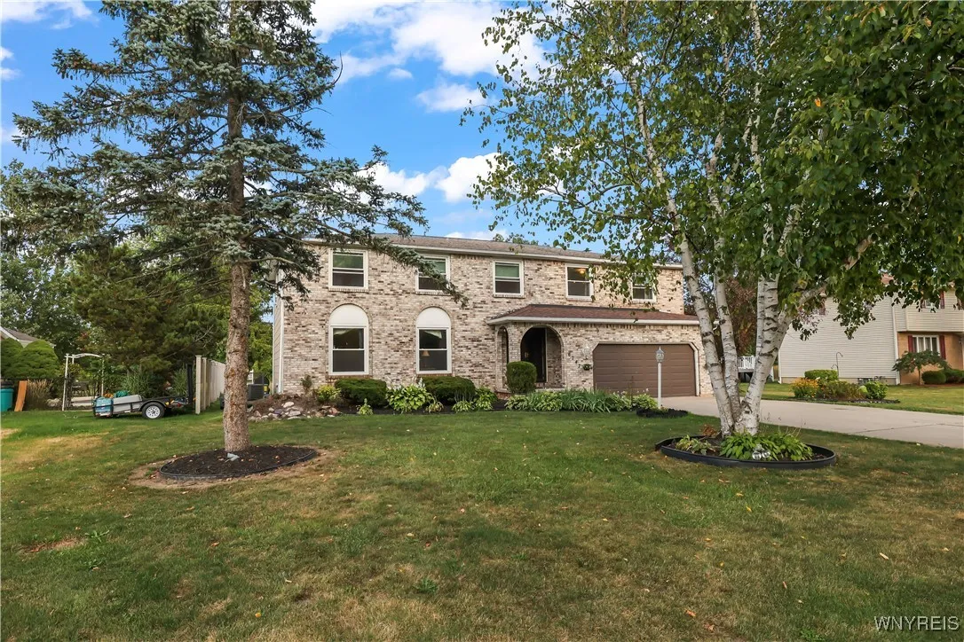 6747 Rose Court, Wheatfield, New York 14304, Wheatfield, New York 14304, 4 Bedrooms Bedrooms, 11 Rooms Rooms,3 BathroomsBathrooms,Residential,For Sale,6747 Rose Court, Wheatfield, New York 14304,0,B1633875