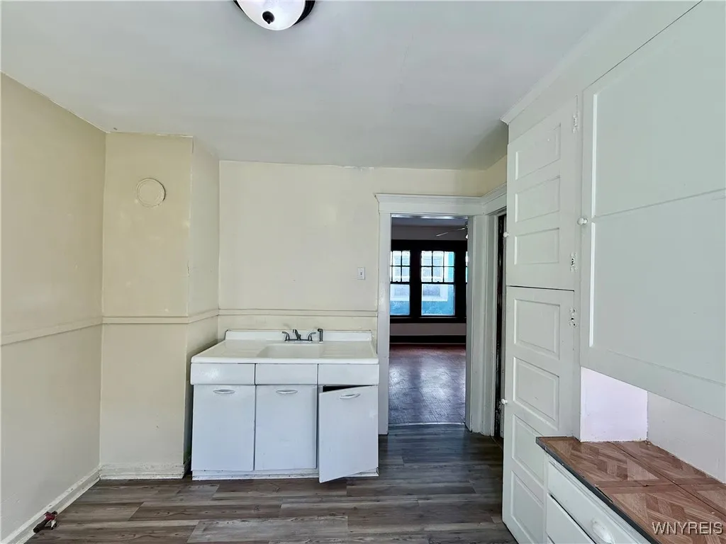 168 Rodney Avenue, Buffalo, New York 14214, Buffalo, New York 14214, 6 Bedrooms Bedrooms, ,2 BathroomsBathrooms,Residential,For Sale,168 Rodney Avenue, Buffalo, New York 14214,0,B1633937