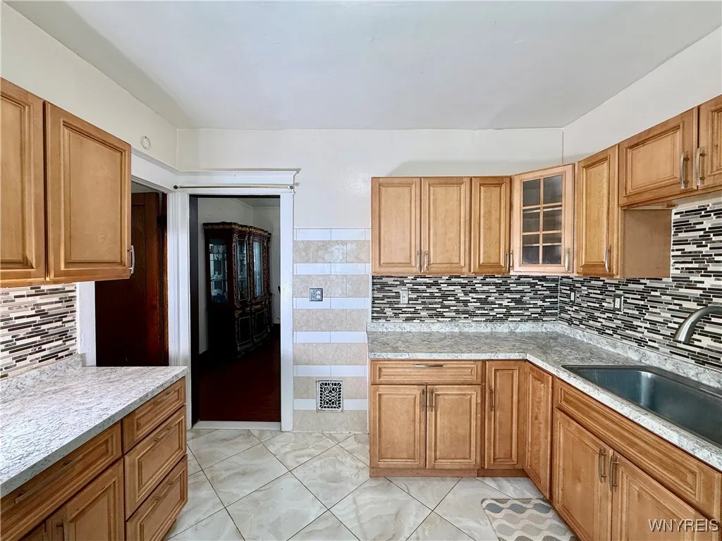 172 Rodney Avenue, Buffalo, New York 14214, Buffalo, New York 14214, 6 Bedrooms Bedrooms, ,2 BathroomsBathrooms,Residential,For Sale,172 Rodney Avenue, Buffalo, New York 14214,0,B1633948