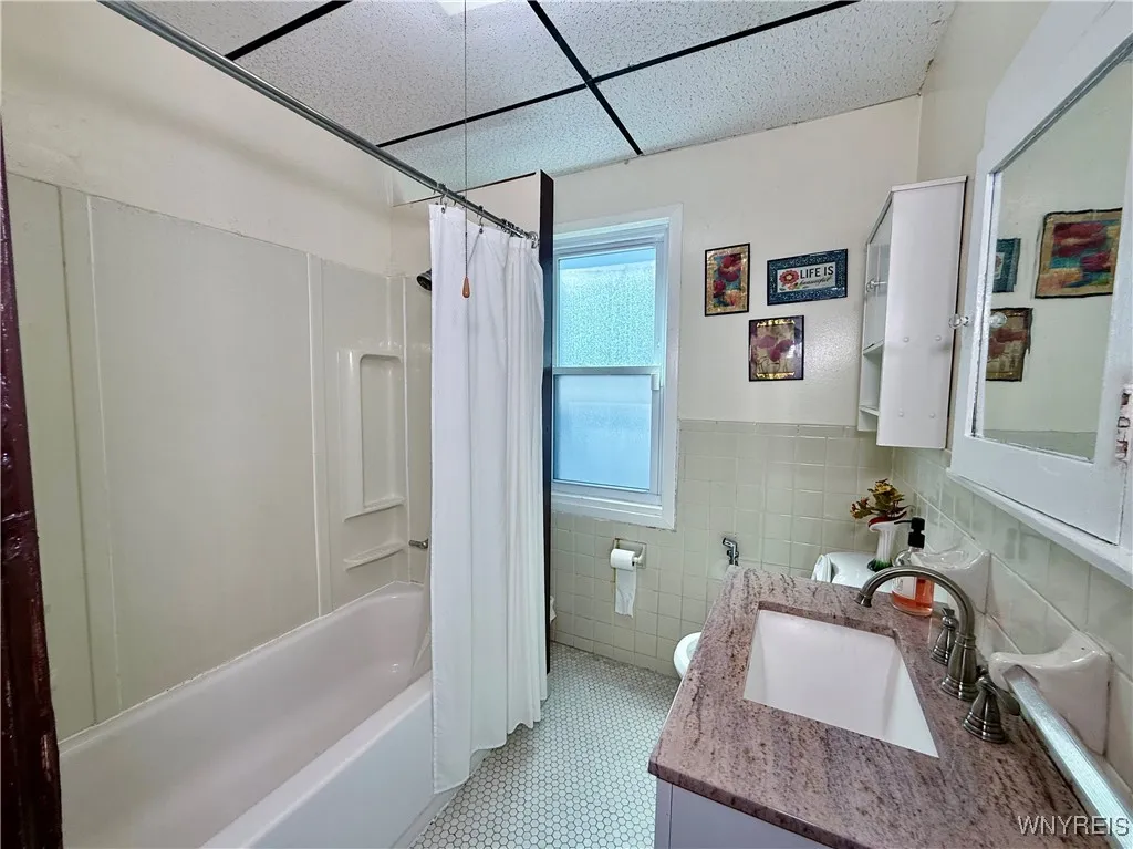 172 Rodney Avenue, Buffalo, New York 14214, Buffalo, New York 14214, 6 Bedrooms Bedrooms, ,2 BathroomsBathrooms,Residential,For Sale,172 Rodney Avenue, Buffalo, New York 14214,0,B1633948