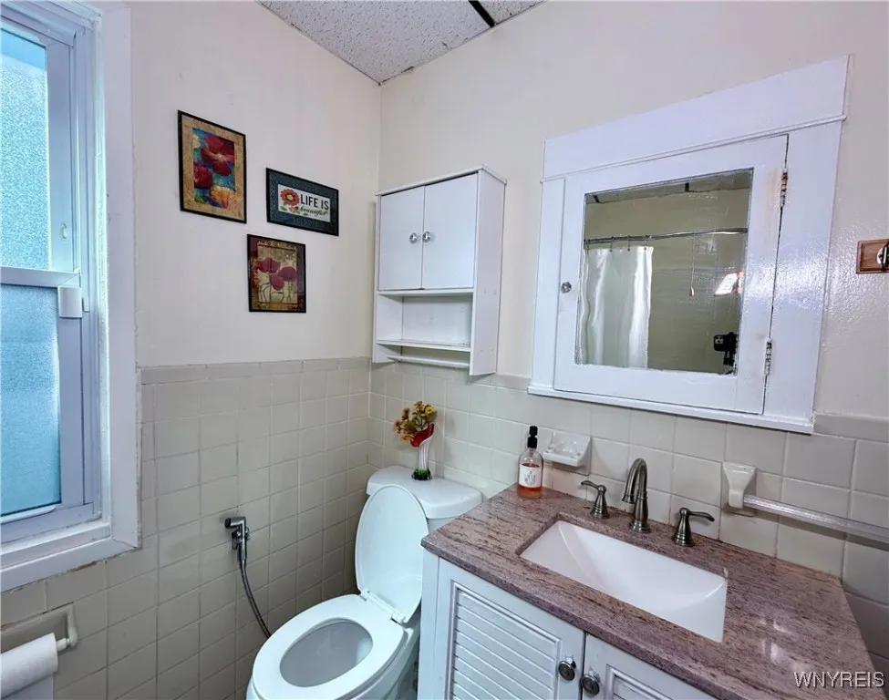 172 Rodney Avenue, Buffalo, New York 14214, Buffalo, New York 14214, 6 Bedrooms Bedrooms, ,2 BathroomsBathrooms,Residential,For Sale,172 Rodney Avenue, Buffalo, New York 14214,0,B1633948