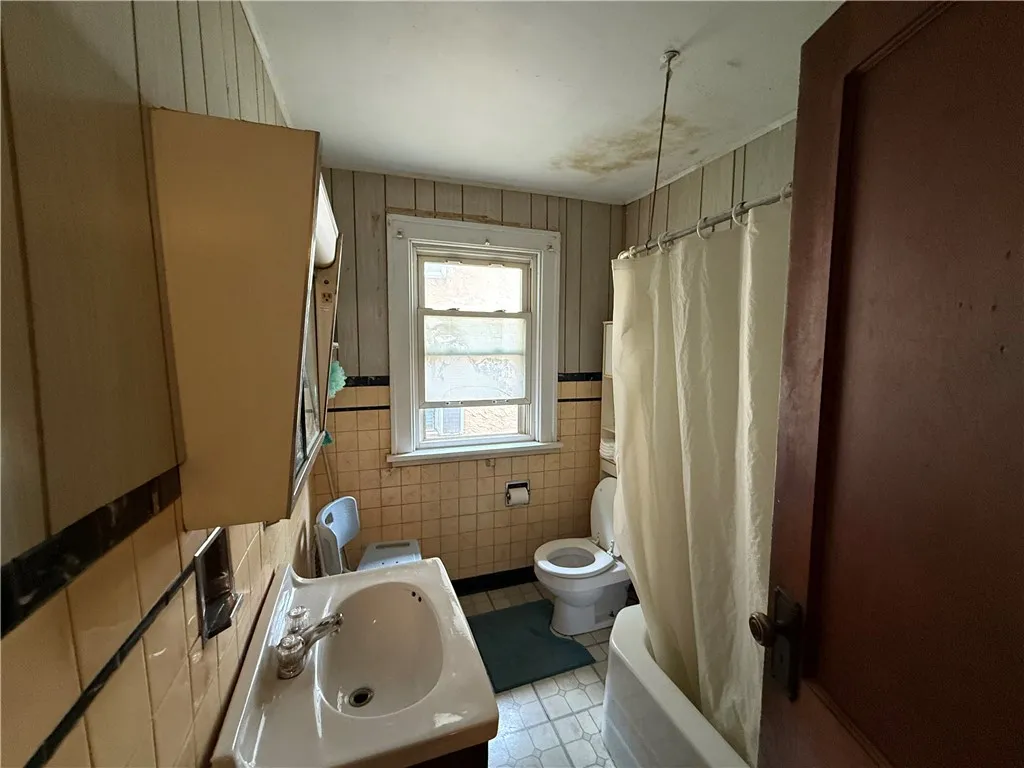 5810 Buffalo Avenue, Niagara Falls, New York 14304, Niagara Falls, New York 14304, 4 Bedrooms Bedrooms, 9 Rooms Rooms,2 BathroomsBathrooms,Residential,For Sale,5810 Buffalo Avenue, Niagara Falls, New York 14304,R1633780