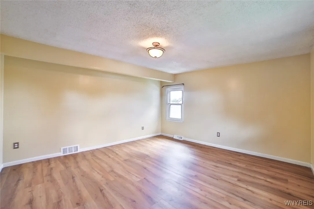 20 Mildred Drive, Cheektowaga, New York 14225, Cheektowaga, New York 14225, 3 Bedrooms Bedrooms, 7 Rooms Rooms,2 BathroomsBathrooms,Residential,For Sale,20 Mildred Drive, Cheektowaga, New York 14225,0,B1632934