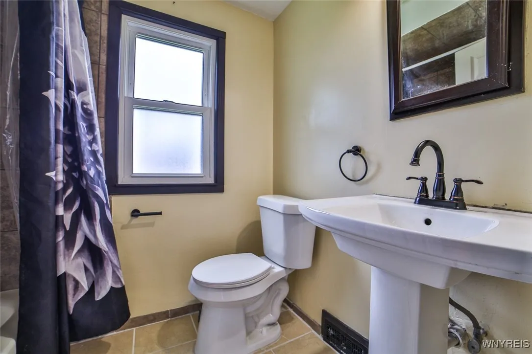 20 Mildred Drive, Cheektowaga, New York 14225, Cheektowaga, New York 14225, 3 Bedrooms Bedrooms, 7 Rooms Rooms,2 BathroomsBathrooms,Residential,For Sale,20 Mildred Drive, Cheektowaga, New York 14225,0,B1632934