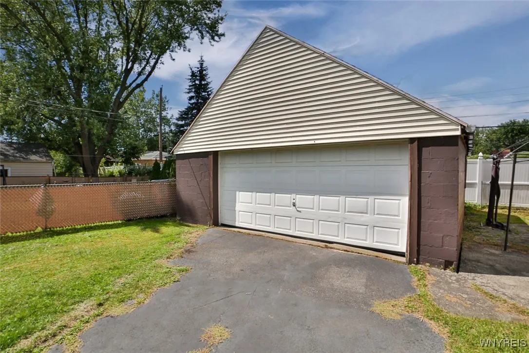 20 Mildred Drive, Cheektowaga, New York 14225, Cheektowaga, New York 14225, 3 Bedrooms Bedrooms, 7 Rooms Rooms,2 BathroomsBathrooms,Residential,For Sale,20 Mildred Drive, Cheektowaga, New York 14225,0,B1632934
