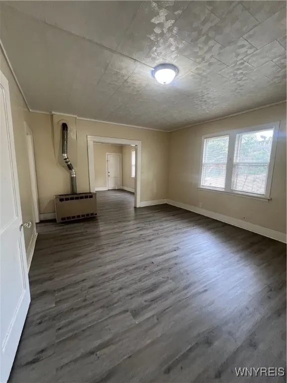 203 Box Ave, Buffalo, New York 14211, Buffalo, New York 14211, 3 Bedrooms Bedrooms, 6 Rooms Rooms,1 BathroomBathrooms,Residential Lease,For Rent,203 Box Ave, Buffalo, New York 14211,0,B1633963