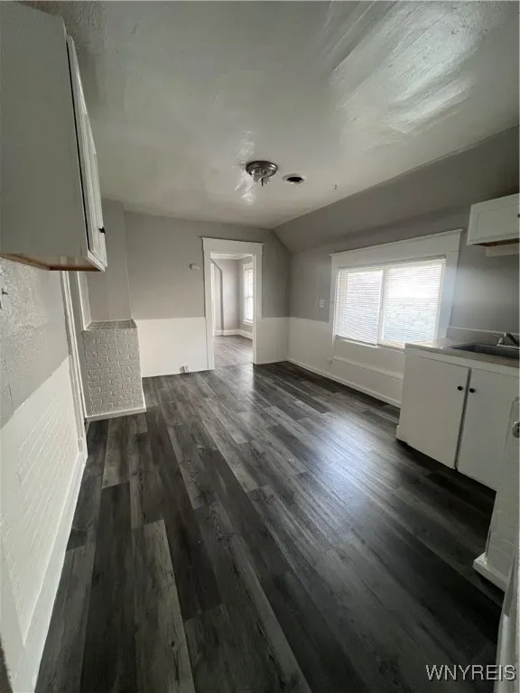 203 Box Ave, Buffalo, New York 14211, Buffalo, New York 14211, 3 Bedrooms Bedrooms, 6 Rooms Rooms,1 BathroomBathrooms,Residential Lease,For Rent,203 Box Ave, Buffalo, New York 14211,0,B1633963