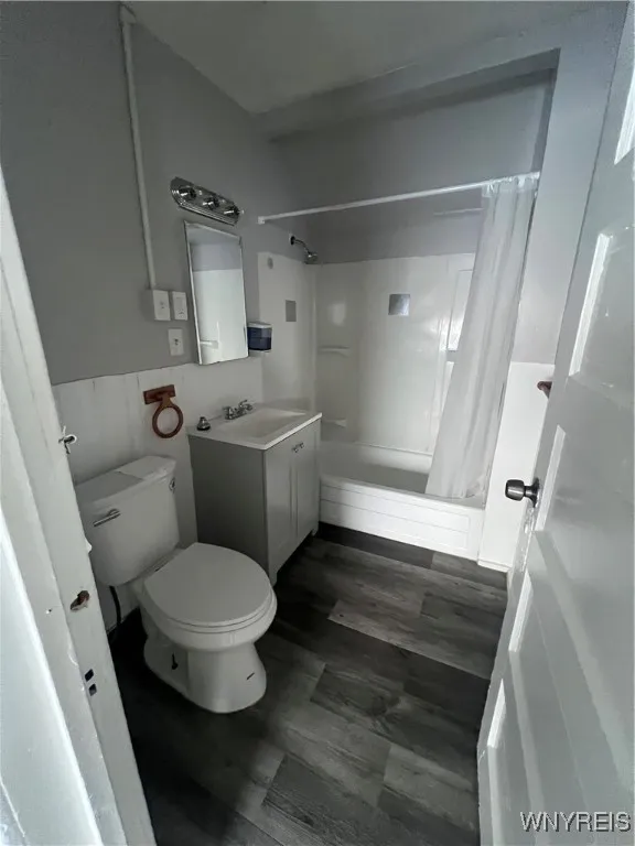 203 Box Ave, Buffalo, New York 14211, Buffalo, New York 14211, 3 Bedrooms Bedrooms, 6 Rooms Rooms,1 BathroomBathrooms,Residential Lease,For Rent,203 Box Ave, Buffalo, New York 14211,0,B1633963