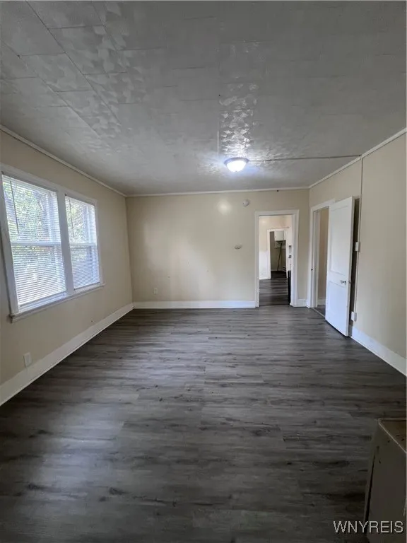 203 Box Ave, Buffalo, New York 14211, Buffalo, New York 14211, 3 Bedrooms Bedrooms, 6 Rooms Rooms,1 BathroomBathrooms,Residential Lease,For Rent,203 Box Ave, Buffalo, New York 14211,0,B1633963