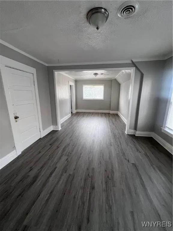 203 Box Ave, Buffalo, New York 14211, Buffalo, New York 14211, 3 Bedrooms Bedrooms, 6 Rooms Rooms,1 BathroomBathrooms,Residential Lease,For Rent,203 Box Ave, Buffalo, New York 14211,0,B1633963