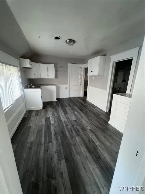 203 Box Ave, Buffalo, New York 14211, Buffalo, New York 14211, 3 Bedrooms Bedrooms, 6 Rooms Rooms,1 BathroomBathrooms,Residential Lease,For Rent,203 Box Ave, Buffalo, New York 14211,0,B1633963
