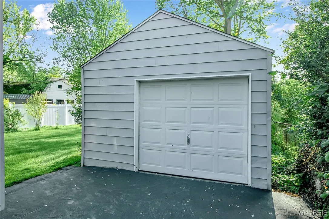 4160 Harlem Road, Amherst, New York 14226, Amherst, New York 14226, 3 Bedrooms Bedrooms, 7 Rooms Rooms,2 BathroomsBathrooms,Residential,For Sale,4160 Harlem Road, Amherst, New York 14226,0,B1633459