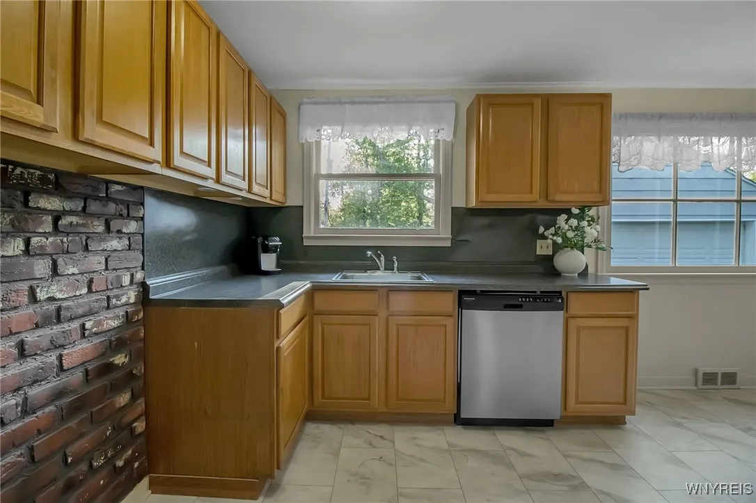 4160 Harlem Road, Amherst, New York 14226, Amherst, New York 14226, 3 Bedrooms Bedrooms, 7 Rooms Rooms,2 BathroomsBathrooms,Residential,For Sale,4160 Harlem Road, Amherst, New York 14226,0,B1633459