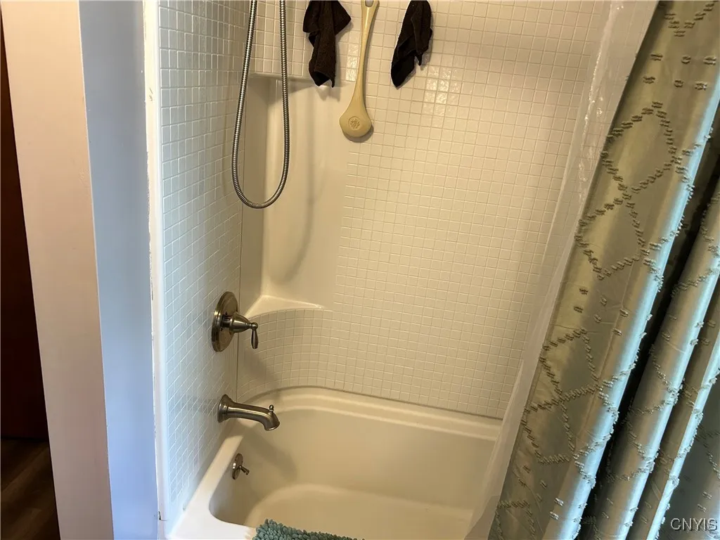 6572 Lakeshore Road, Cicero, New York 13039, Cicero, New York 13039, 4 Bedrooms Bedrooms, 10 Rooms Rooms,2 BathroomsBathrooms,Residential,Closed,6572 Lakeshore Road, Cicero, New York 13039,0,S1633055