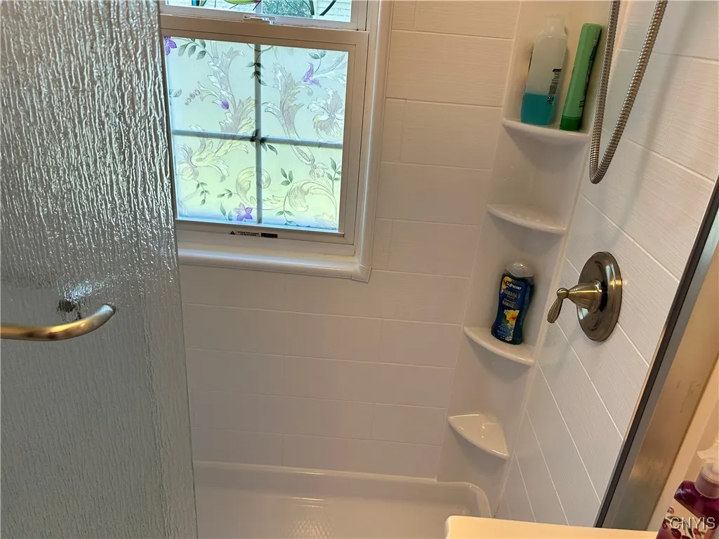 6572 Lakeshore Road, Cicero, New York 13039, Cicero, New York 13039, 4 Bedrooms Bedrooms, 10 Rooms Rooms,2 BathroomsBathrooms,Residential,Closed,6572 Lakeshore Road, Cicero, New York 13039,0,S1633055