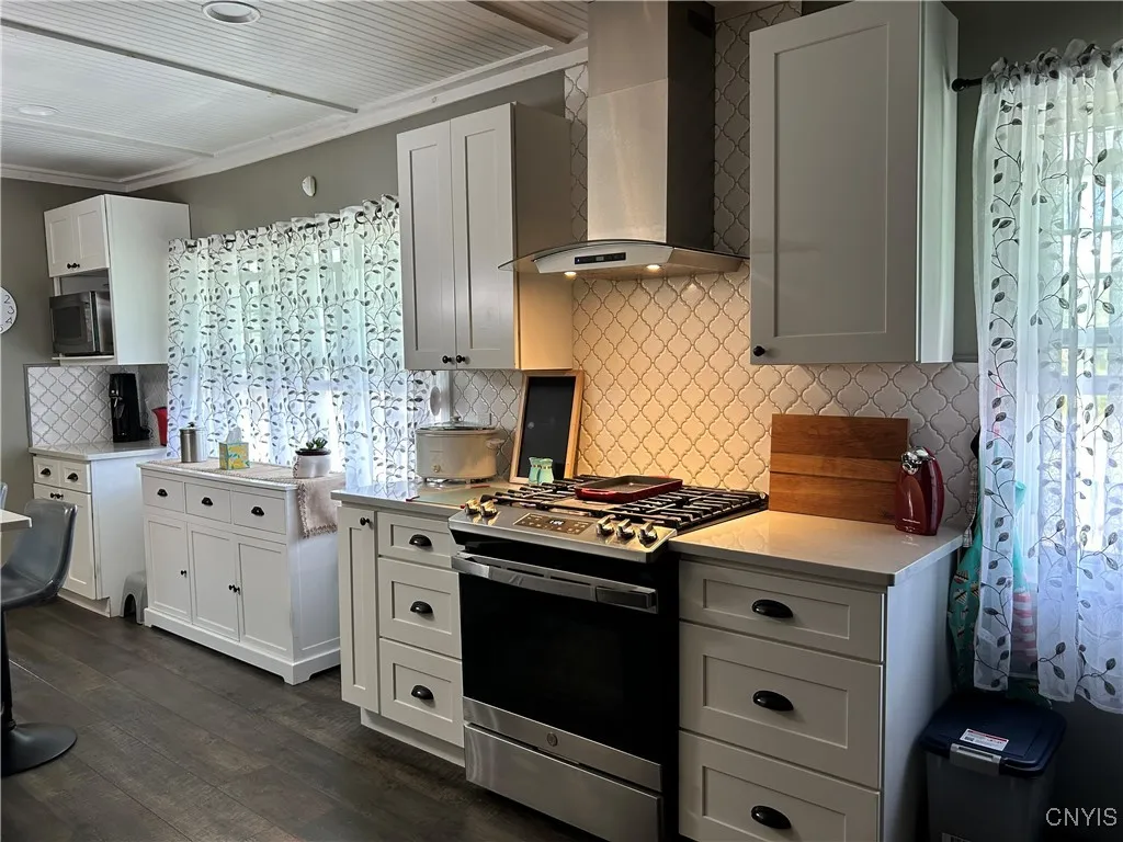 6572 Lakeshore Road, Cicero, New York 13039, Cicero, New York 13039, 4 Bedrooms Bedrooms, 10 Rooms Rooms,2 BathroomsBathrooms,Residential,Closed,6572 Lakeshore Road, Cicero, New York 13039,0,S1633055