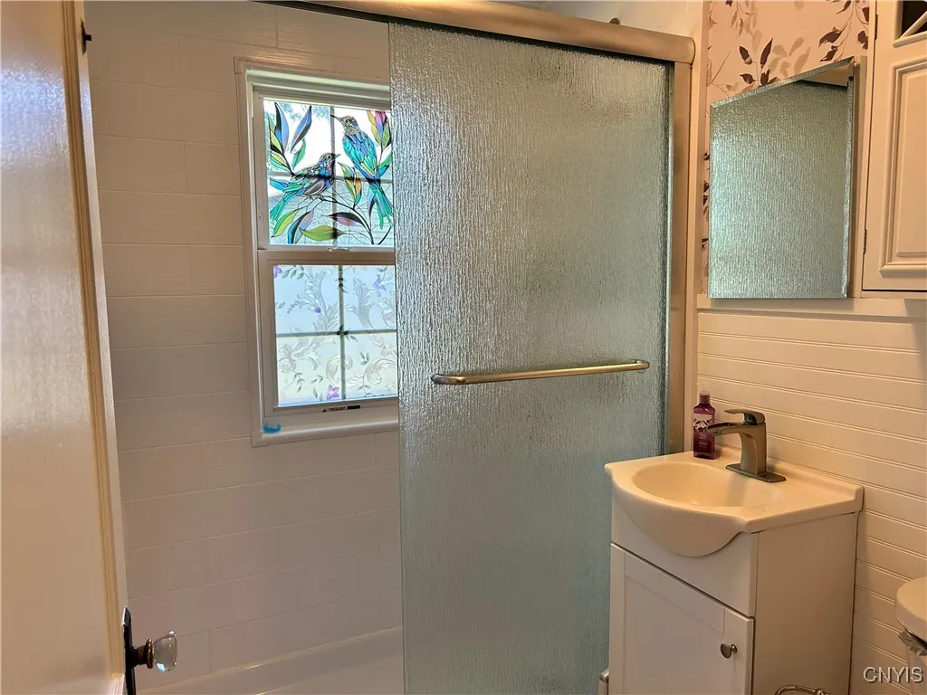 6572 Lakeshore Road, Cicero, New York 13039, Cicero, New York 13039, 4 Bedrooms Bedrooms, 10 Rooms Rooms,2 BathroomsBathrooms,Residential,For Sale,6572 Lakeshore Road, Cicero, New York 13039,0,S1633055