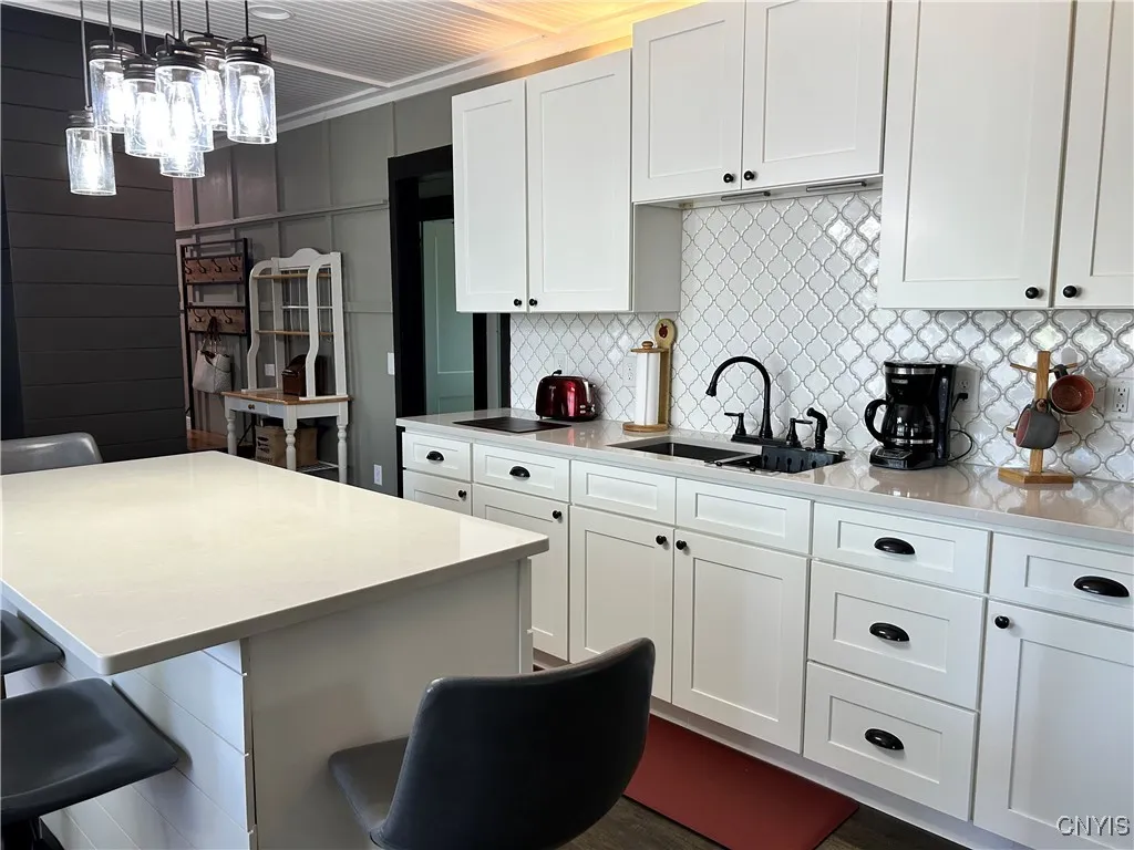 6572 Lakeshore Road, Cicero, New York 13039, Cicero, New York 13039, 4 Bedrooms Bedrooms, 10 Rooms Rooms,2 BathroomsBathrooms,Residential,Closed,6572 Lakeshore Road, Cicero, New York 13039,0,S1633055