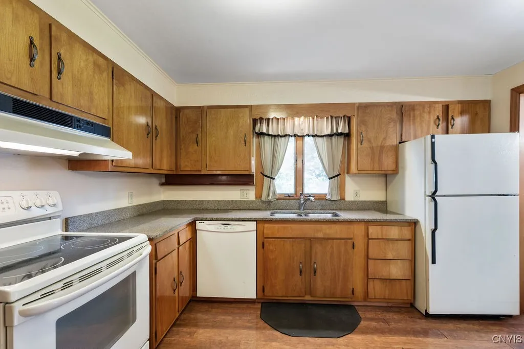 15 Sherwood Circle, Clay, New York 13041, Clay, New York 13041, 3 Bedrooms Bedrooms, 8 Rooms Rooms,2 BathroomsBathrooms,Residential,Closed,15 Sherwood Circle, Clay, New York 13041,0,S1633734