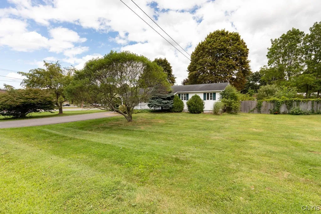 15 Sherwood Circle, Clay, New York 13041, Clay, New York 13041, 3 Bedrooms Bedrooms, 8 Rooms Rooms,2 BathroomsBathrooms,Residential,Closed,15 Sherwood Circle, Clay, New York 13041,0,S1633734