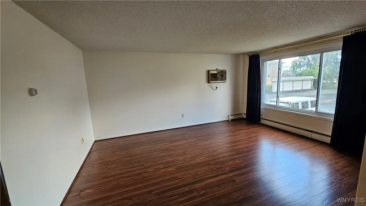 3433 Harlem Road 2, Cheektowaga, New York 14225, Cheektowaga, New York 14225, 2 Bedrooms Bedrooms, 5 Rooms Rooms,1 BathroomBathrooms,Residential,For Sale,3433 Harlem Road 2, Cheektowaga, New York 14225,0,B1633643