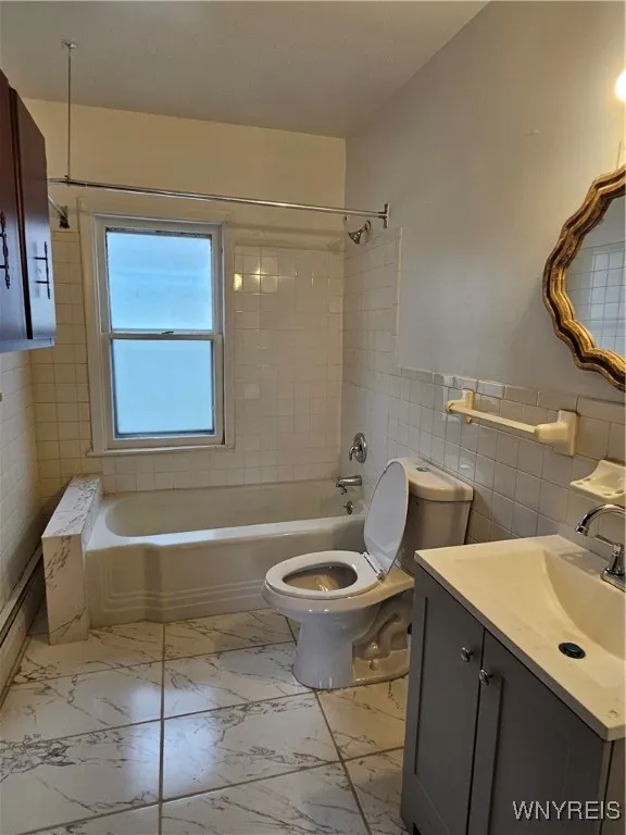 1037 Walden Avenue 3, Cheektowaga, New York 14211, Cheektowaga, New York 14211, 3 Bedrooms Bedrooms, 6 Rooms Rooms,1 BathroomBathrooms,Residential Lease,For Rent,1037 Walden Avenue 3, Cheektowaga, New York 14211,0,B1633394