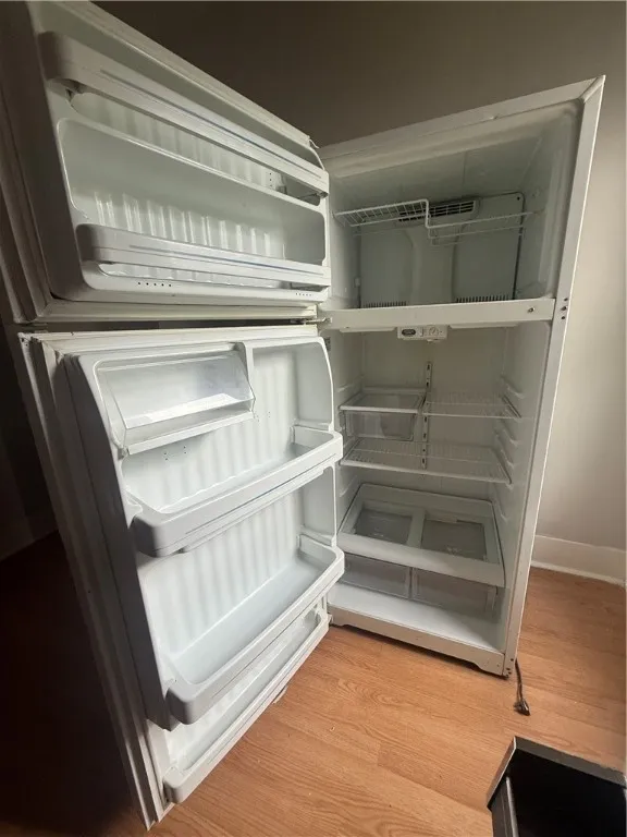 Lower - Kitchen refrigerator