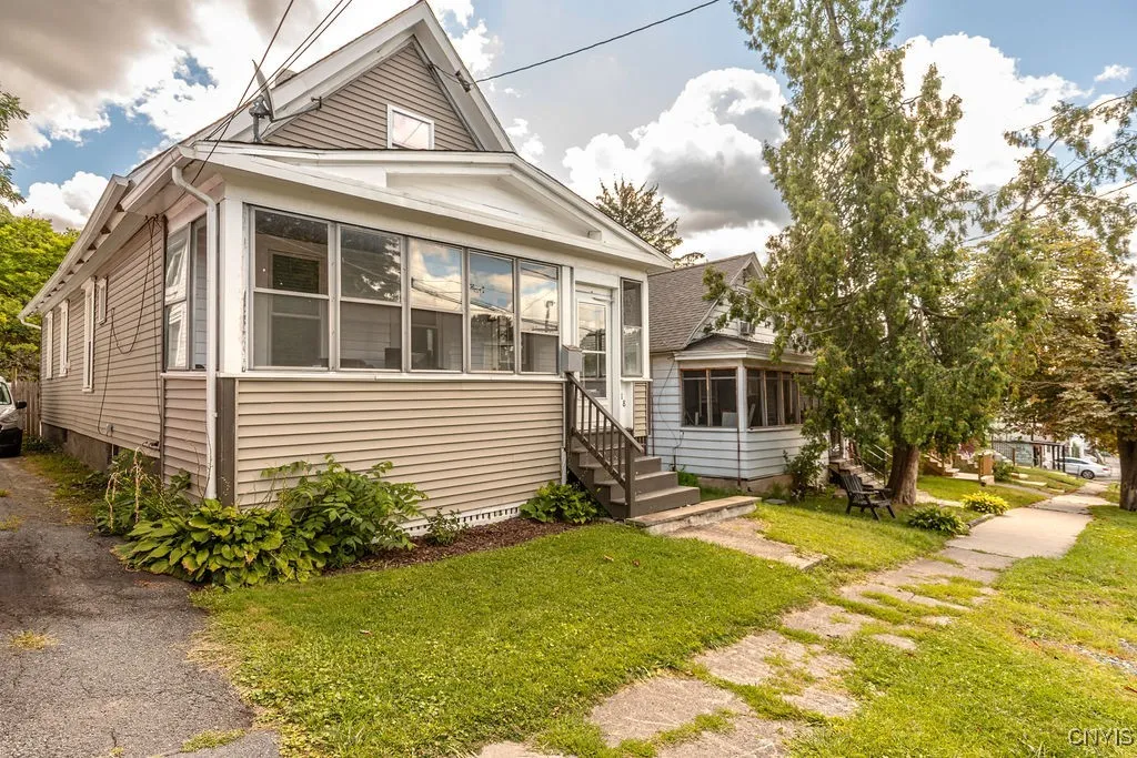 318 Greenway Avenue, Syracuse, New York 13206, Syracuse, New York 13206, 3 Bedrooms Bedrooms, 8 Rooms Rooms,1 BathroomBathrooms,Residential,For Sale,318 Greenway Avenue, Syracuse, New York 13206,0,S1633510