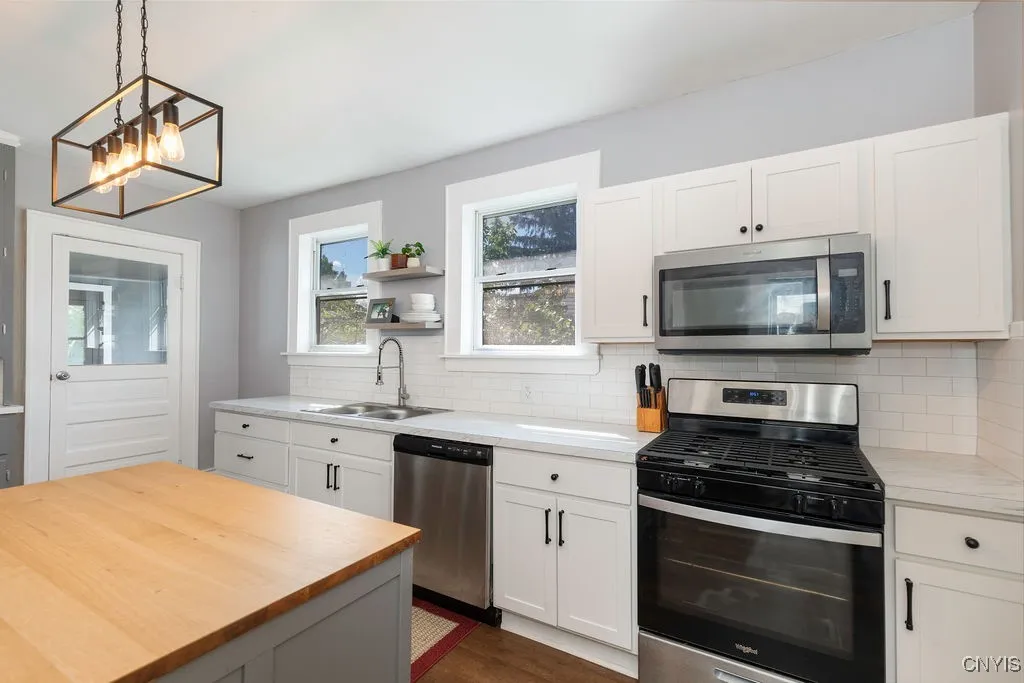 318 Greenway Avenue, Syracuse, New York 13206, Syracuse, New York 13206, 3 Bedrooms Bedrooms, 8 Rooms Rooms,1 BathroomBathrooms,Residential,For Sale,318 Greenway Avenue, Syracuse, New York 13206,0,S1633510
