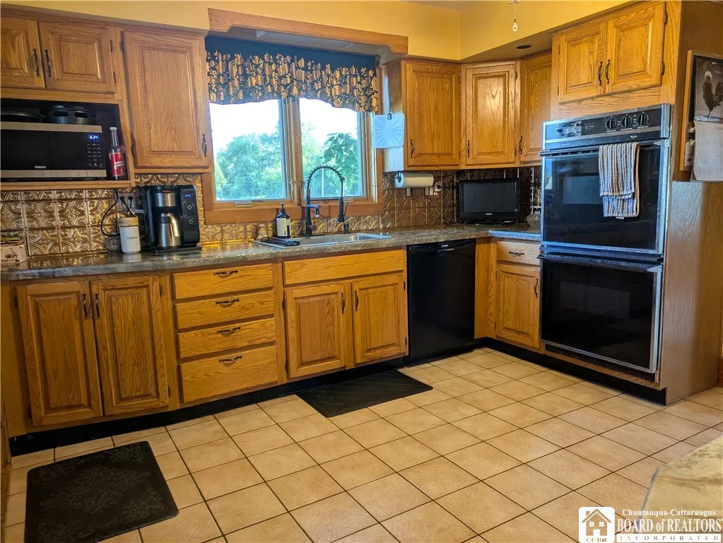 3215 Wilson Cambria Road, Wilson, New York 14172, Wilson, New York 14172, 4 Bedrooms Bedrooms, 9 Rooms Rooms,2 BathroomsBathrooms,Residential,For Sale,3215 Wilson Cambria Road, Wilson, New York 14172,0,R1633697