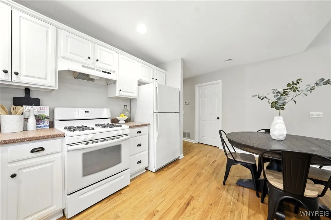 5 Astor Ridge Drive D, Amherst, New York 14228, Amherst, New York 14228, 2 Bedrooms Bedrooms, 5 Rooms Rooms,2 BathroomsBathrooms,Residential,Closed,5 Astor Ridge Drive D, Amherst, New York 14228,0,B1633998