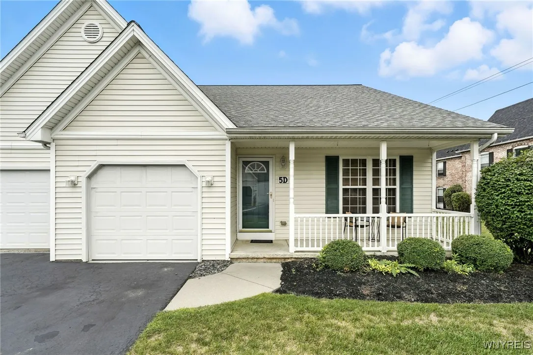5 Astor Ridge Drive D, Amherst, New York 14228, Amherst, New York 14228, 2 Bedrooms Bedrooms, 5 Rooms Rooms,2 BathroomsBathrooms,Residential,Closed,5 Astor Ridge Drive D, Amherst, New York 14228,0,B1633998