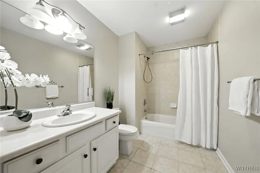 5 Astor Ridge Drive D, Amherst, New York 14228, Amherst, New York 14228, 2 Bedrooms Bedrooms, 5 Rooms Rooms,2 BathroomsBathrooms,Residential,Closed,5 Astor Ridge Drive D, Amherst, New York 14228,0,B1633998