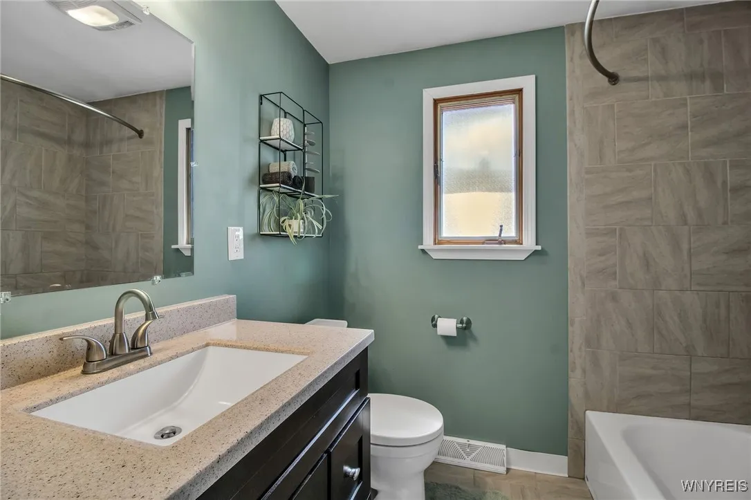 28 Banko Drive, Cheektowaga, New York 14043, Cheektowaga, New York 14043, 3 Bedrooms Bedrooms, 6 Rooms Rooms,1 BathroomBathrooms,Residential,Closed,28 Banko Drive, Cheektowaga, New York 14043,0,B1632702