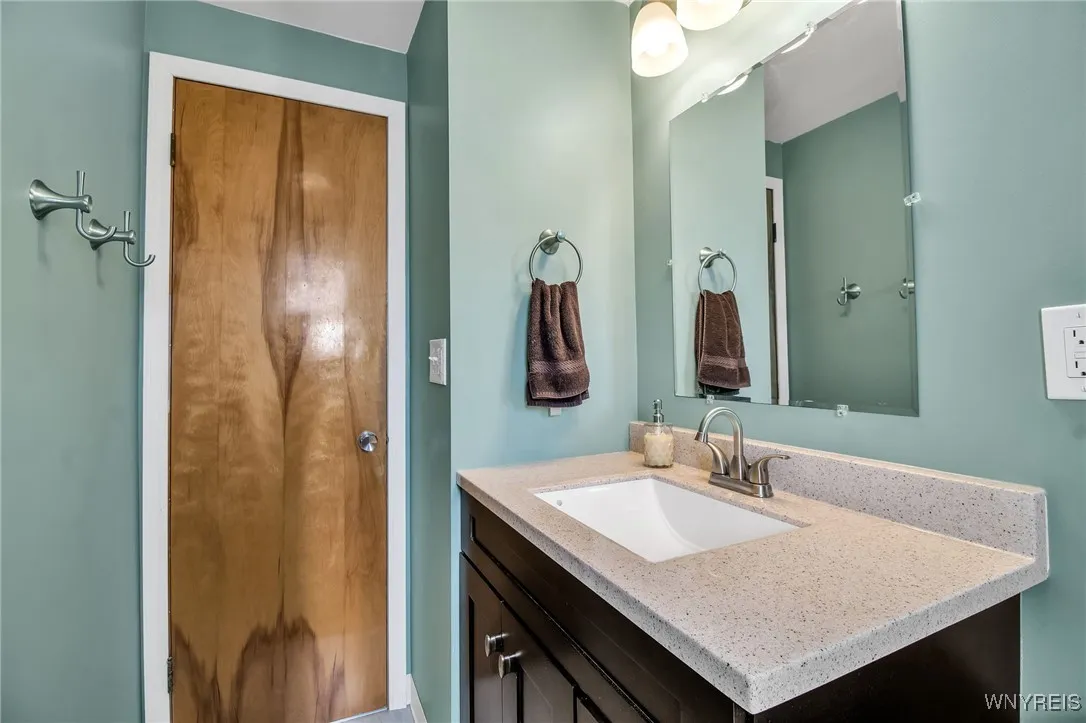 28 Banko Drive, Cheektowaga, New York 14043, Cheektowaga, New York 14043, 3 Bedrooms Bedrooms, 6 Rooms Rooms,1 BathroomBathrooms,Residential,For Sale,28 Banko Drive, Cheektowaga, New York 14043,0,B1632702
