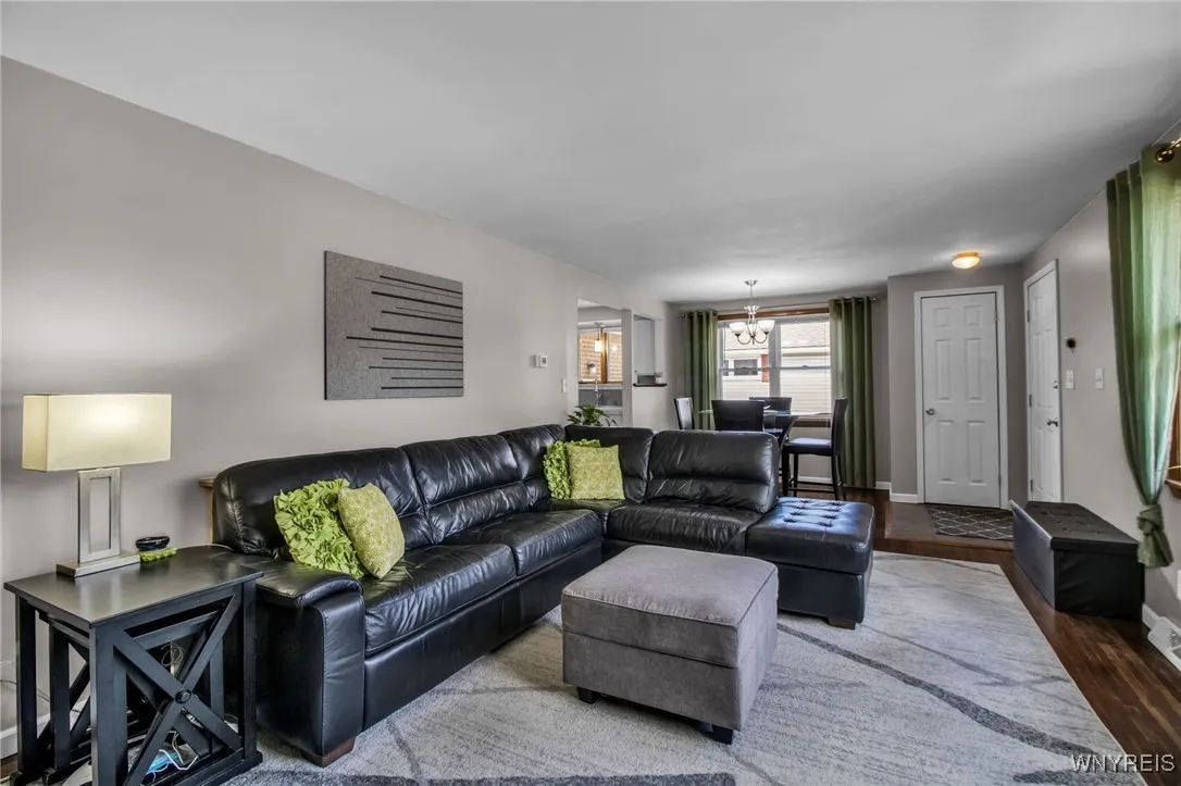 28 Banko Drive, Cheektowaga, New York 14043, Cheektowaga, New York 14043, 3 Bedrooms Bedrooms, 6 Rooms Rooms,1 BathroomBathrooms,Residential,For Sale,28 Banko Drive, Cheektowaga, New York 14043,0,B1632702