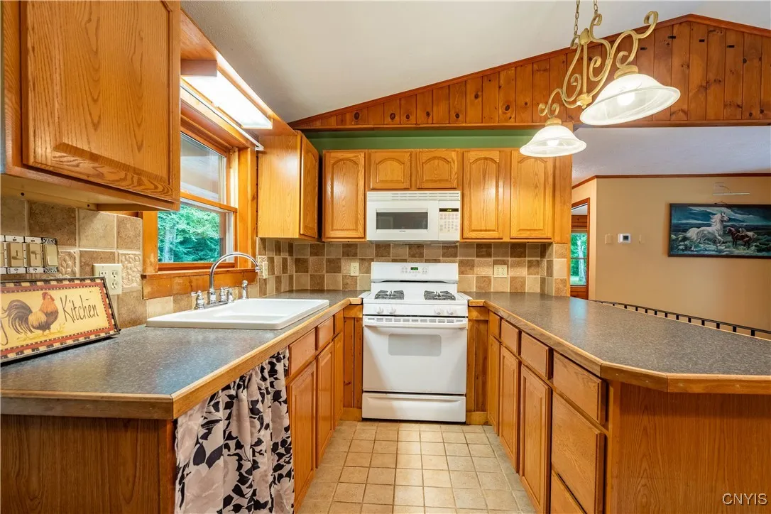 65 County Route 17, Constantia, New York 13028, Constantia, New York 13028, 2 Bedrooms Bedrooms, 3 Rooms Rooms,1 BathroomBathrooms,Residential,Closed,65 County Route 17, Constantia, New York 13028,0,S1633671