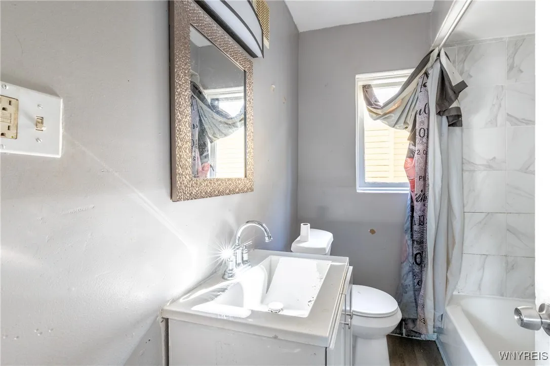601 Lasalle Avenue, Buffalo, New York 14215, Buffalo, New York 14215, 4 Bedrooms Bedrooms, 8 Rooms Rooms,1 BathroomBathrooms,Residential,For Sale,601 Lasalle Avenue, Buffalo, New York 14215,0,B1633930
