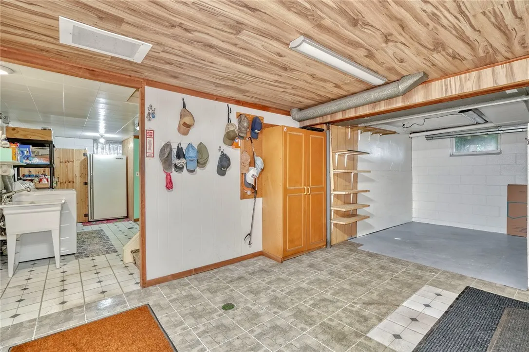 6354 East Avon Lima Road, Avon, New York 14414, Avon, New York 14414, 3 Bedrooms Bedrooms, 8 Rooms Rooms,1 BathroomBathrooms,Residential,For Sale,6354 East Avon Lima Road, Avon, New York 14414,0,R1633157