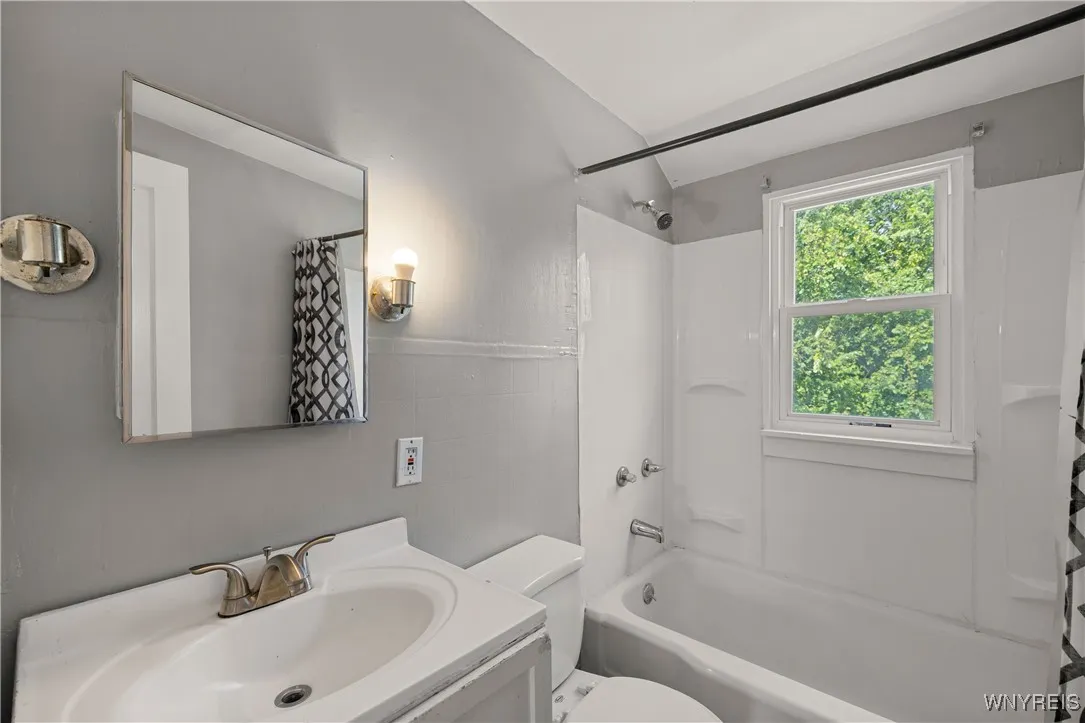 712-714 Taunton Place, Buffalo, New York 14214, Buffalo, New York 14214, 4 Bedrooms Bedrooms, ,2 BathroomsBathrooms,Residential,For Sale,712-714 Taunton Place, Buffalo, New York 14214,0,B1633683