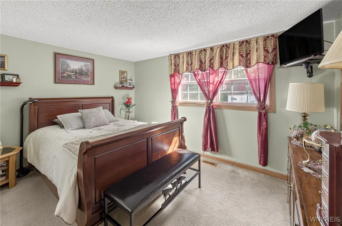 6865 Minuteman Trail, Evans, New York 14047, Evans, New York 14047, 3 Bedrooms Bedrooms, 7 Rooms Rooms,1 BathroomBathrooms,Residential,For Sale,6865 Minuteman Trail, Evans, New York 14047,0,B1633987