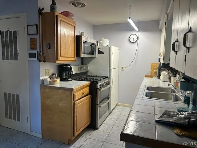 409 West Lewis Street, Lenox, New York 13032, Lenox, New York 13032, 2 Bedrooms Bedrooms, 5 Rooms Rooms,1 BathroomBathrooms,Residential,Closed,409 West Lewis Street, Lenox, New York 13032,0,S1634062